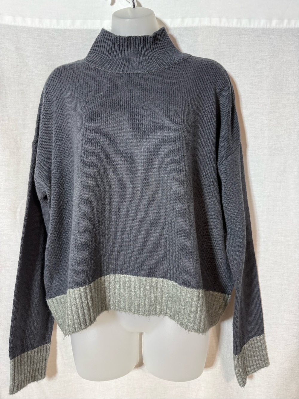 Architect Two-Tone Mock Neck Sweater in Charcoal and Light Gray Size Large